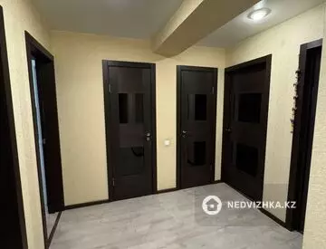 3-комнатная квартира, этаж 3 из 3, 74 м²