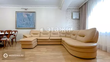 5-комнатная квартира, этаж 5 из 6, 216 м²