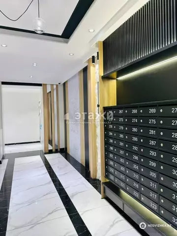 2-комнатная квартира, этаж 10 из 10, 38 м²