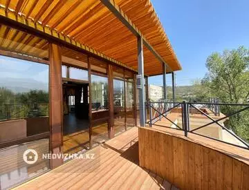 Здание, 6 этажей, 1 300 м²