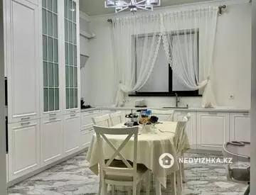 5-комнатный дом, 6 соток, 204 м²