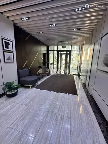 2-комнатная квартира, этаж 3 из 12, 74 м²