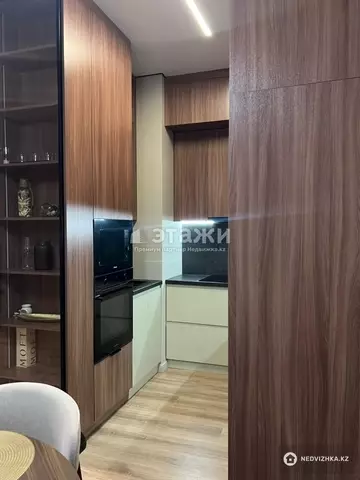 3-комнатная квартира, этаж 8 из 12, 90 м²