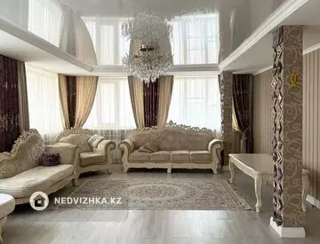 5-комнатная квартира, этаж 1 из 4, 240 м²