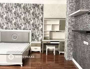 5-комнатная квартира, этаж 1 из 4, 240 м²