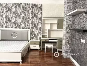 5-комнатная квартира, этаж 1 из 6, 239 м², на длительный срок