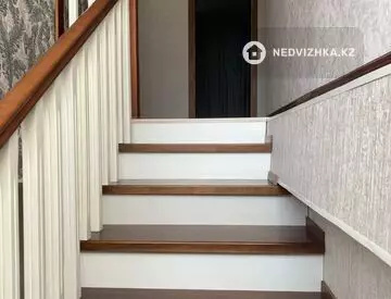 5-комнатный дом, 9 соток, 369 м²