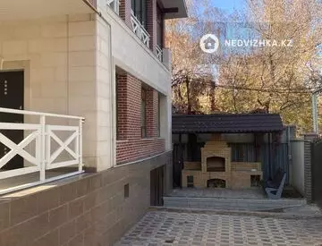 5-комнатный дом, 9 соток, 369 м²