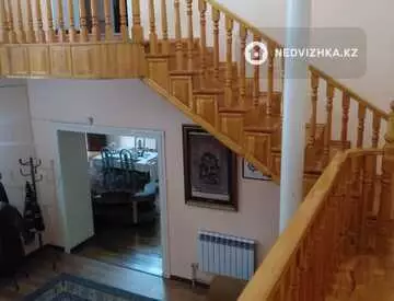 11-комнатный дом, 15 соток, 600 м²