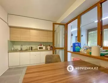 Офисное помещение, этаж 1 из 1, в жилом доме, 55 м², на длительный срок