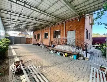 10-комнатный дом, 6 соток, 447 м², на длительный срок