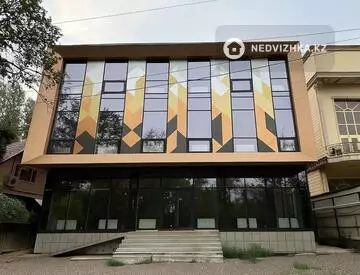 Здание, 4 этажа, 958 м², на длительный срок