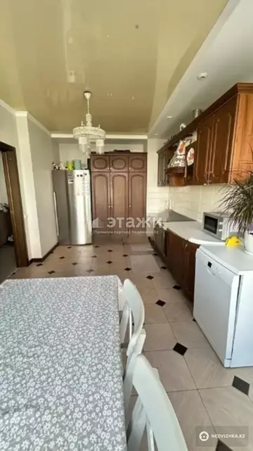 3-комнатная квартира, этаж 5 из 19, 118 м²