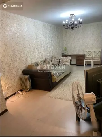 2-комнатная квартира, этаж 4 из 10, 57 м²