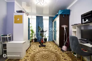 3-комнатная квартира, этаж 9 из 22, 90 м²