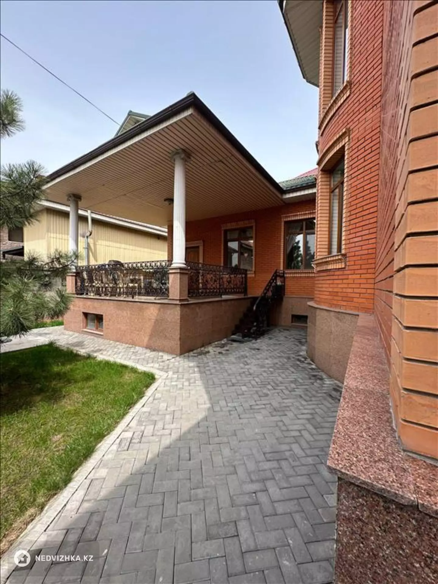 365 м², 6-комнатный дом, 10 соток, 365 м², изображение - 1