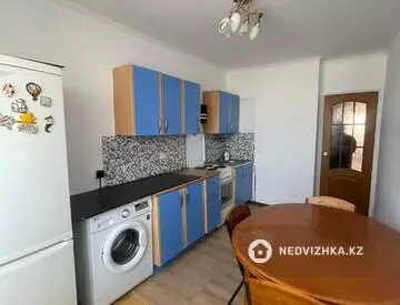 3-комнатная квартира, этаж 5 из 10, 75 м², на длительный срок