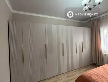 2-комнатная квартира, этаж 3 из 3, 64 м²