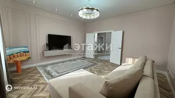 2-комнатная квартира, этаж 4 из 5, 80 м²