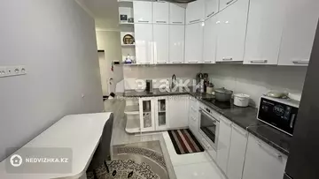 1-комнатная квартира, этаж 10 из 12, 38 м²