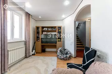 4-комнатная квартира, этаж 4 из 5, 136 м²