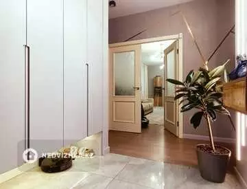 4-комнатная квартира, этаж 4 из 10, 129 м²