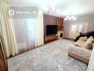 4-комнатная квартира, этаж 4 из 10, 129 м²