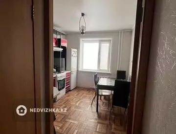 5-комнатная квартира, этаж 2 из 10, 100 м²