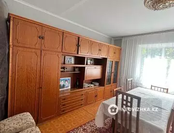 5-комнатная квартира, этаж 2 из 10, 100 м²
