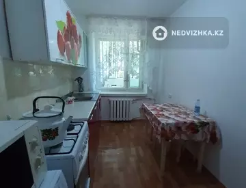 2-комнатная квартира, этаж 2 из 2, 52 м², на длительный срок