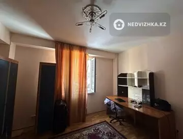 3-комнатная квартира, этаж 1 из 8, 102 м²