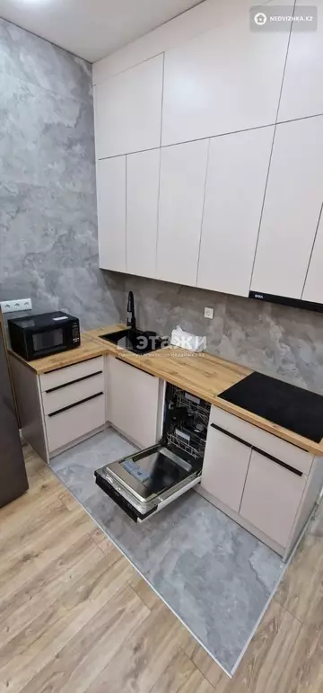 3-комнатная квартира, этаж 14 из 18, 62 м², на длительный срок