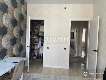 3-комнатная квартира, этаж 4 из 10, 90 м²