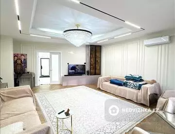 4-комнатная квартира, этаж 2 из 3, 183 м²