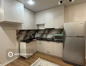 2-комнатная квартира, этаж 10 из 13, 47 м², посуточно