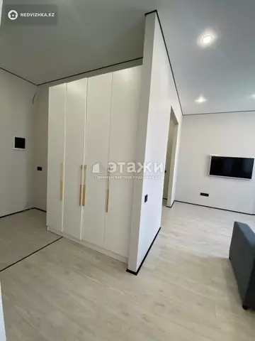 2-комнатная квартира, этаж 8 из 15, 45 м²