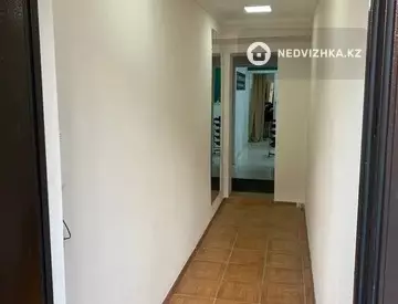 Офисное помещение, этаж 1 из 5, в жилом доме, 35 м², на длительный срок