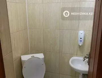 Офисное помещение, этаж 1 из 5, в жилом доме, 35 м², на длительный срок