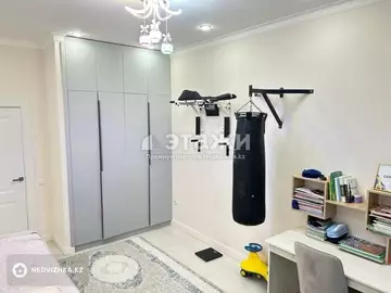 3-комнатная квартира, этаж 4 из 12, 80 м²