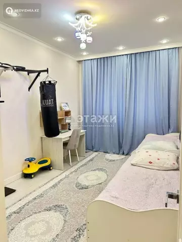 3-комнатная квартира, этаж 4 из 12, 80 м²