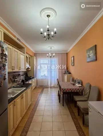 3-комнатная квартира, этаж 4 из 11, 160 м²