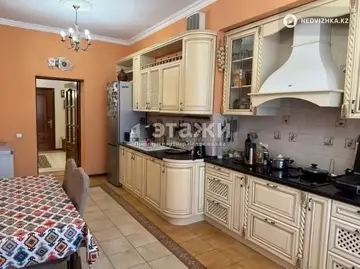 3-комнатная квартира, этаж 4 из 11, 160 м²