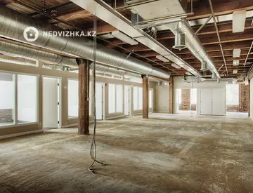 Здание, 3 этажа, 2 500 м²