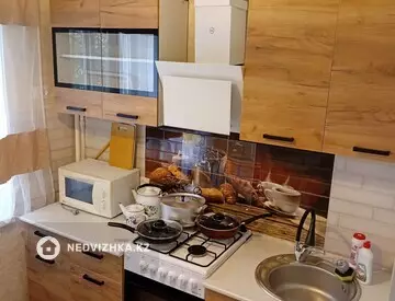 2-комнатная квартира, этаж 3 из 4, 44 м², посуточно