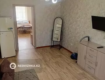 2-комнатная квартира, этаж 3 из 4, 44 м², посуточно