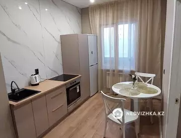 1-комнатная квартира, этаж 11 из 13, 45 м², посуточно