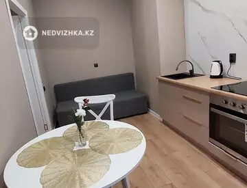 1-комнатная квартира, этаж 11 из 13, 45 м², посуточно