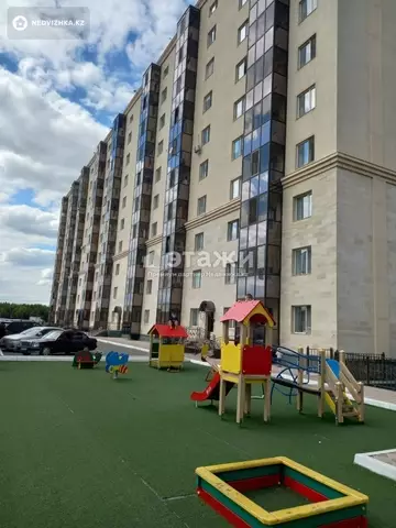 3-комнатная квартира, этаж 1 из 10, 82 м²