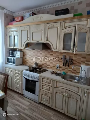 3-комнатная квартира, этаж 1 из 10, 82 м²