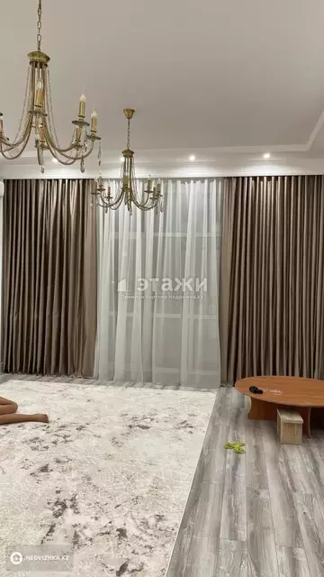 4-комнатная квартира, этаж 1 из 8, 172 м²